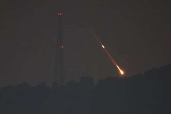 Irán ataca bases militares y objetivos industriales de EEUU e Israel