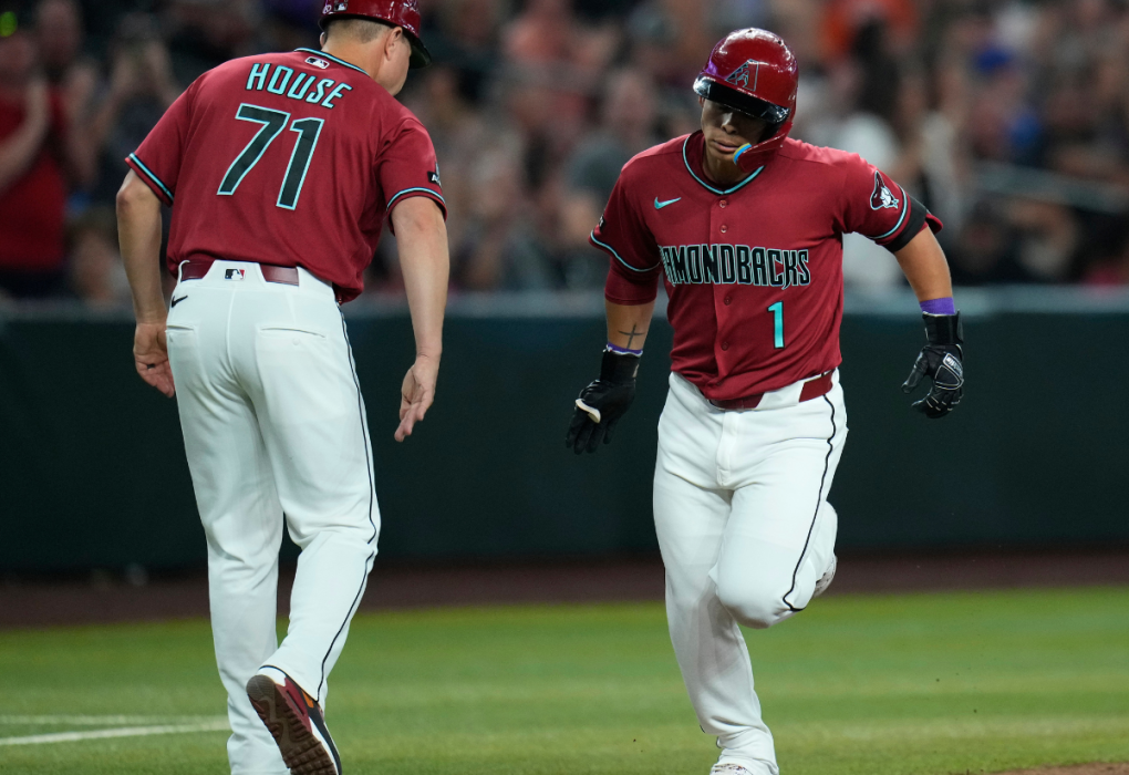 Jorge Barrosa destapó su cuenta jonronera del año