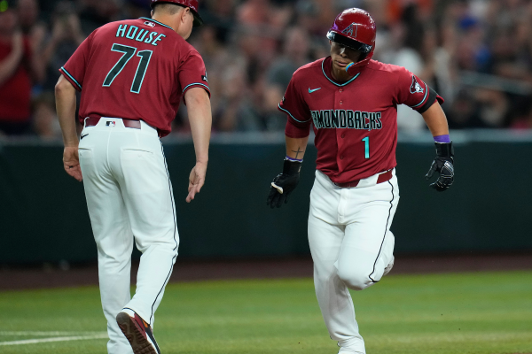 Jorge Barrosa destapó su cuenta jonronera del año