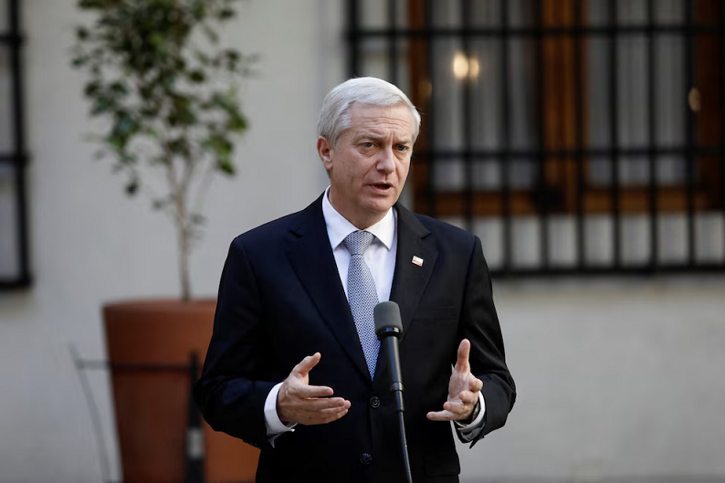 Kast propone venta de bienes de migrantes irregulares expulsados del país