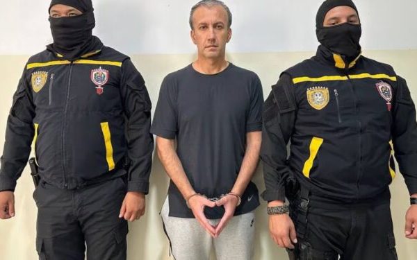 El juicio contra Tareck El Aissami y el caso PDVSA-Cripto se retoma mañana tras ser suspendido en la madrugada de este martes