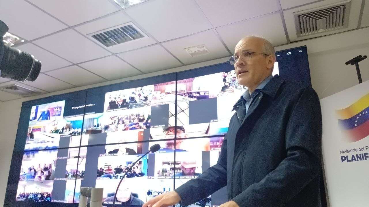 Menéndez: la unidad nacional es clave para enfrentar las sanciones