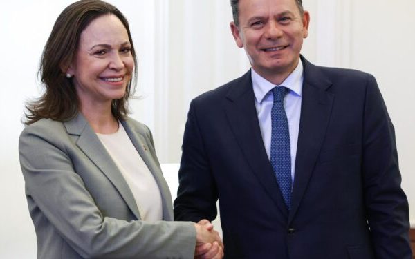 Ministro de Portugal recibe a María Corina Machado 'con la mirada puesta' en futuro de Venezuela