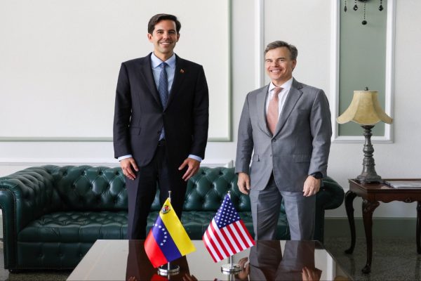 Oliver Blanco sostuvo encuentro con nuevo encargado de EEUU y llama a fortalecer el diálogo bilateral