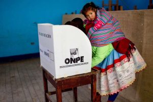 Perú celebra elecciones generales en medio de crisis política