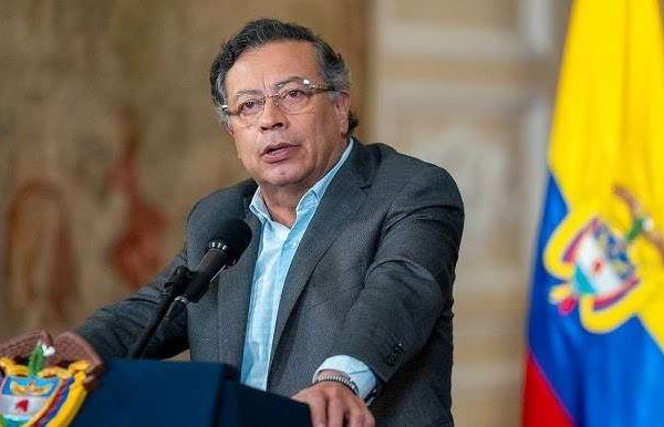 Petro propone encuentro a Noboa tras acusación de incursión guerrillera