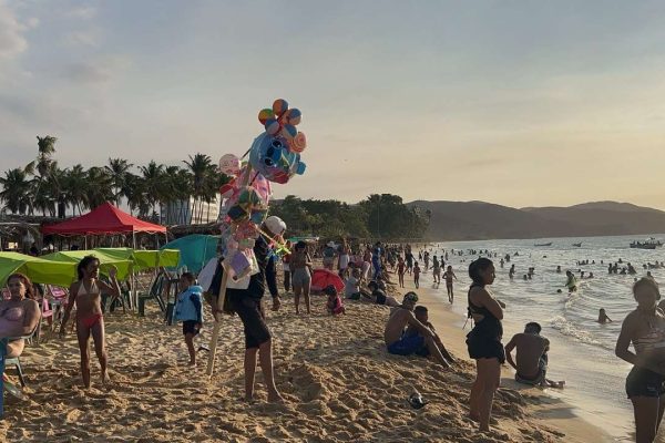 Playa Bordones en Cumaná reportó gran afluencia de turistas 