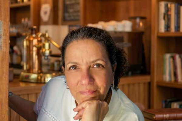 Presentan en Cuba el poemario "Cuerpo quebrado lumbre", de Esmeralda Torres