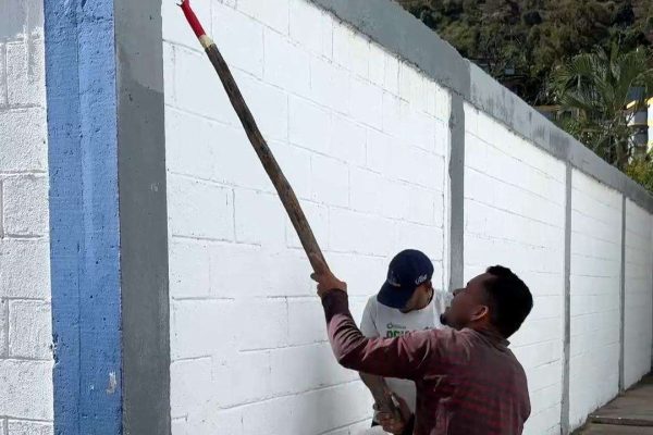 Rehabilitan 31 escuelas capitalinas simultáneamente