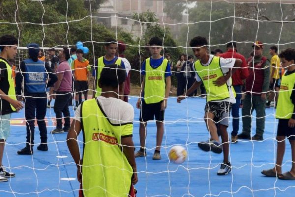 Reinauguran cancha deportiva en Carayaca