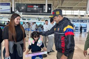 Retornan al país 208 venezolanos desde Miami