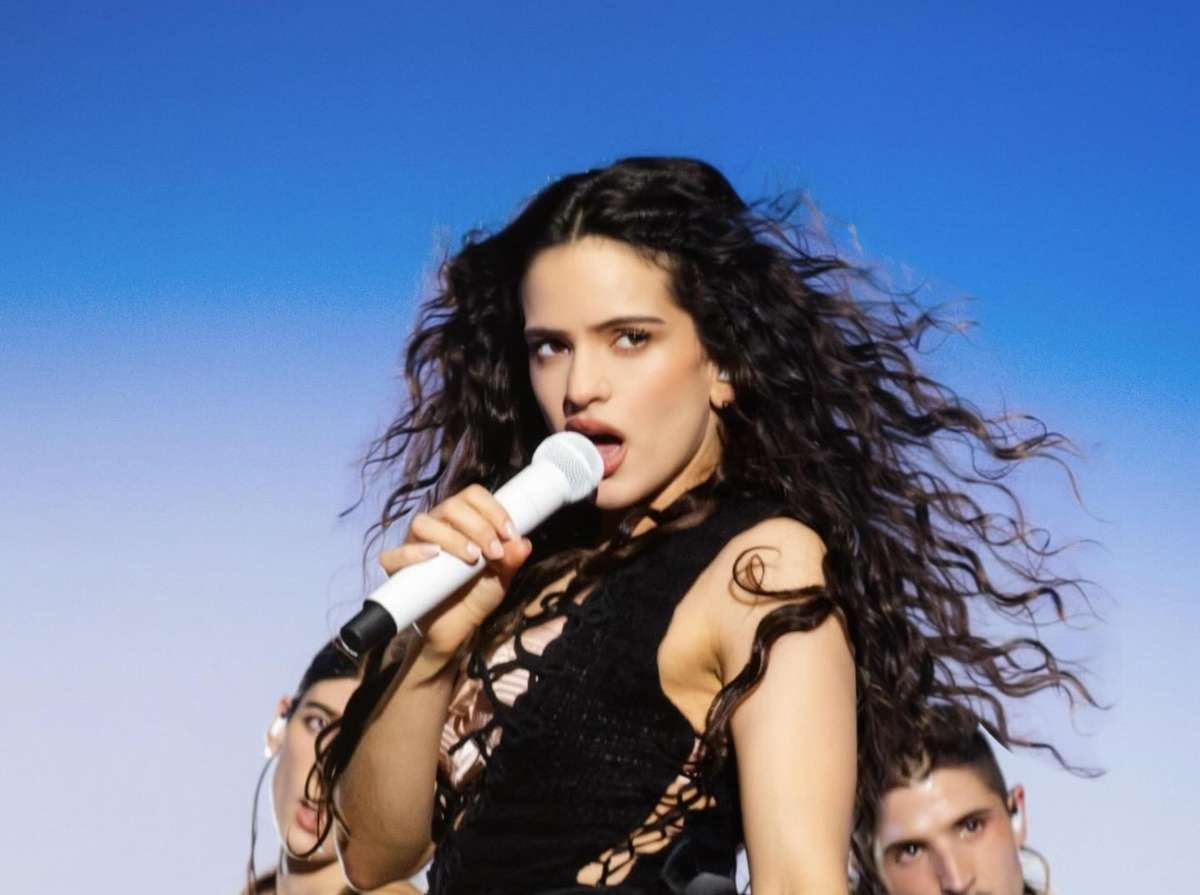 Rosalía publica una versión inédita de 'Dios es un stalker'