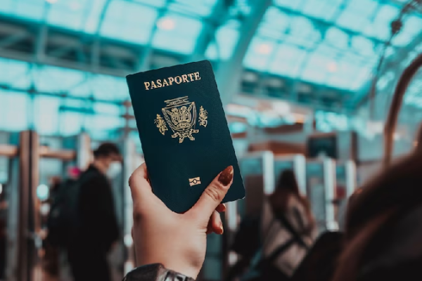 SAIME actualiza tarifas para la emisión de pasaportes según la edad