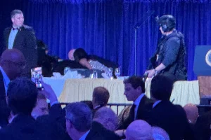 Servicio Secreto evacuó a Trump tras incidente de seguridad en cena de corresponsales en Casa Blanca