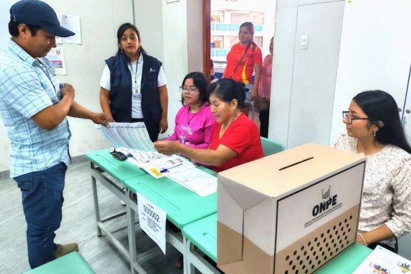 Tensión en Perú para definir segundo lugar para las presidenciales