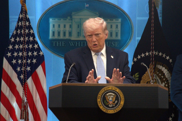 Trump accede a una tregua de dos semanas con Irán si reabre el estrecho de Ormuz