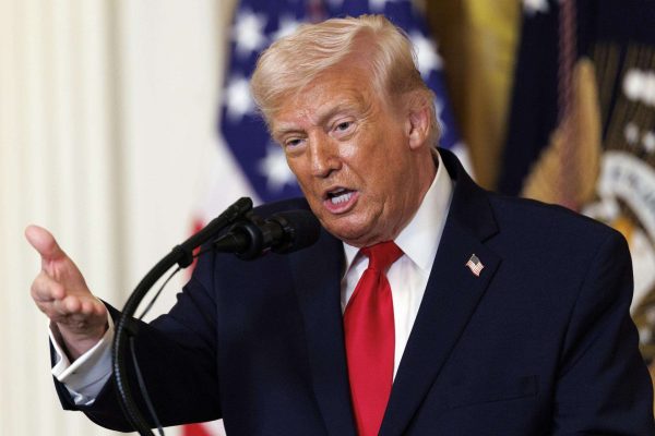 Trump amenaza con una acción militar si fracasan las conversaciones con Irán