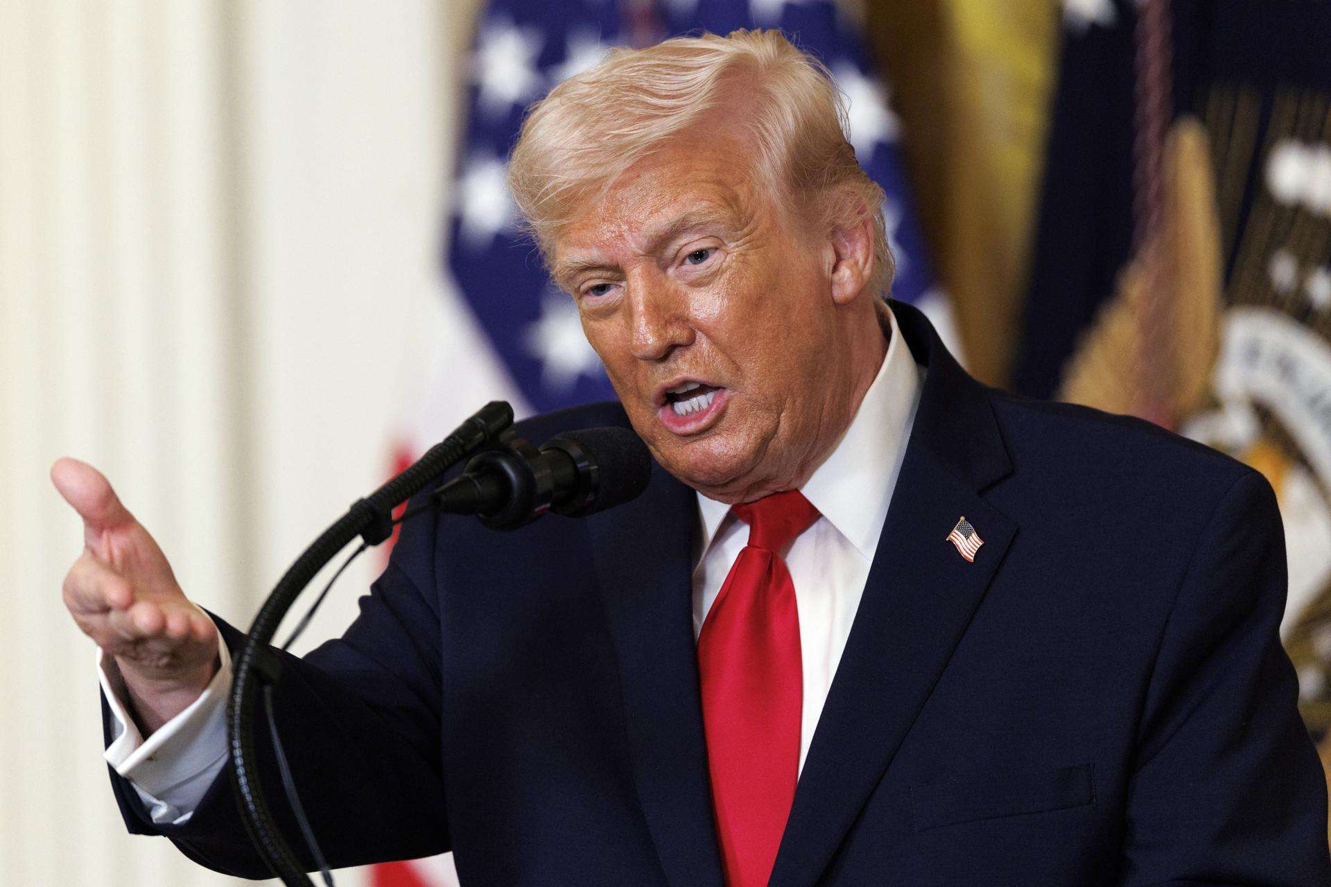 Trump reitera amenaza de destruir a Irán