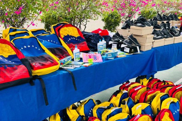 Útiles escolares y uniformes recibieron 2.598 chamos de Educación Inicial