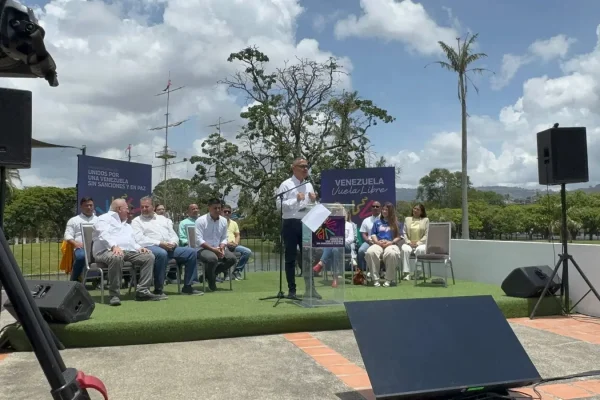 Villegas: reclamo contra las sanciones debe tener el rostro del pueblo