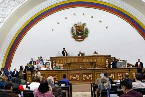 AN aprobó en primera discusión Ley que crea Orden al Mérito Profesor Aristóbulo Istúriz