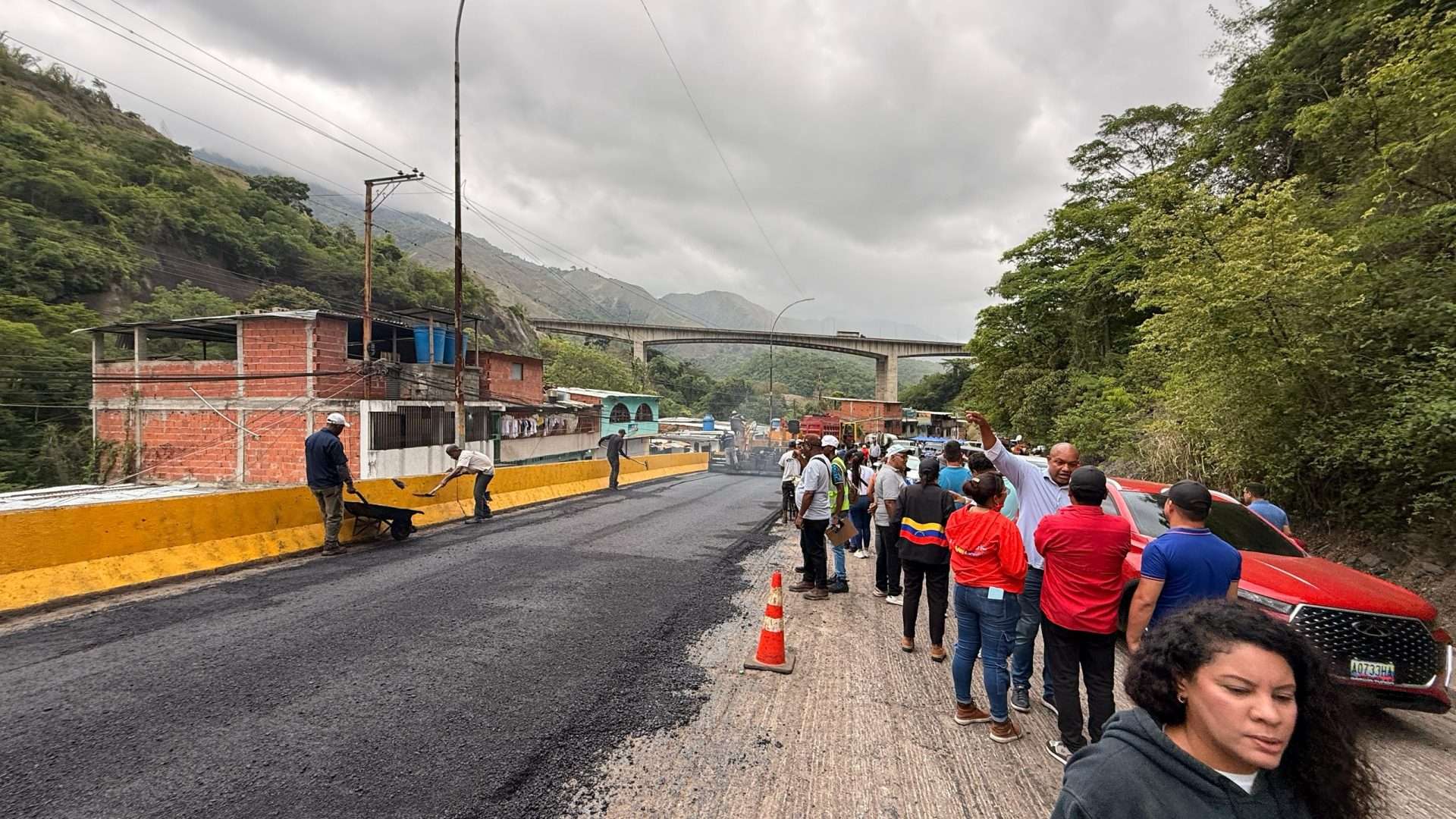 Activan plan de asfaltado en la carretera nacional Petare-Guarenas