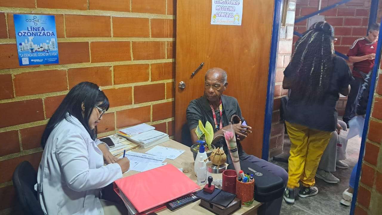 Adultos mayores de la parroquia San Juan recibieron atención médica