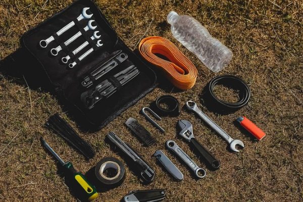 Alberto Constantino Konrad Dávila - Kit de supervivencia; Equipamiento vital para la ruta off-road - FOTO