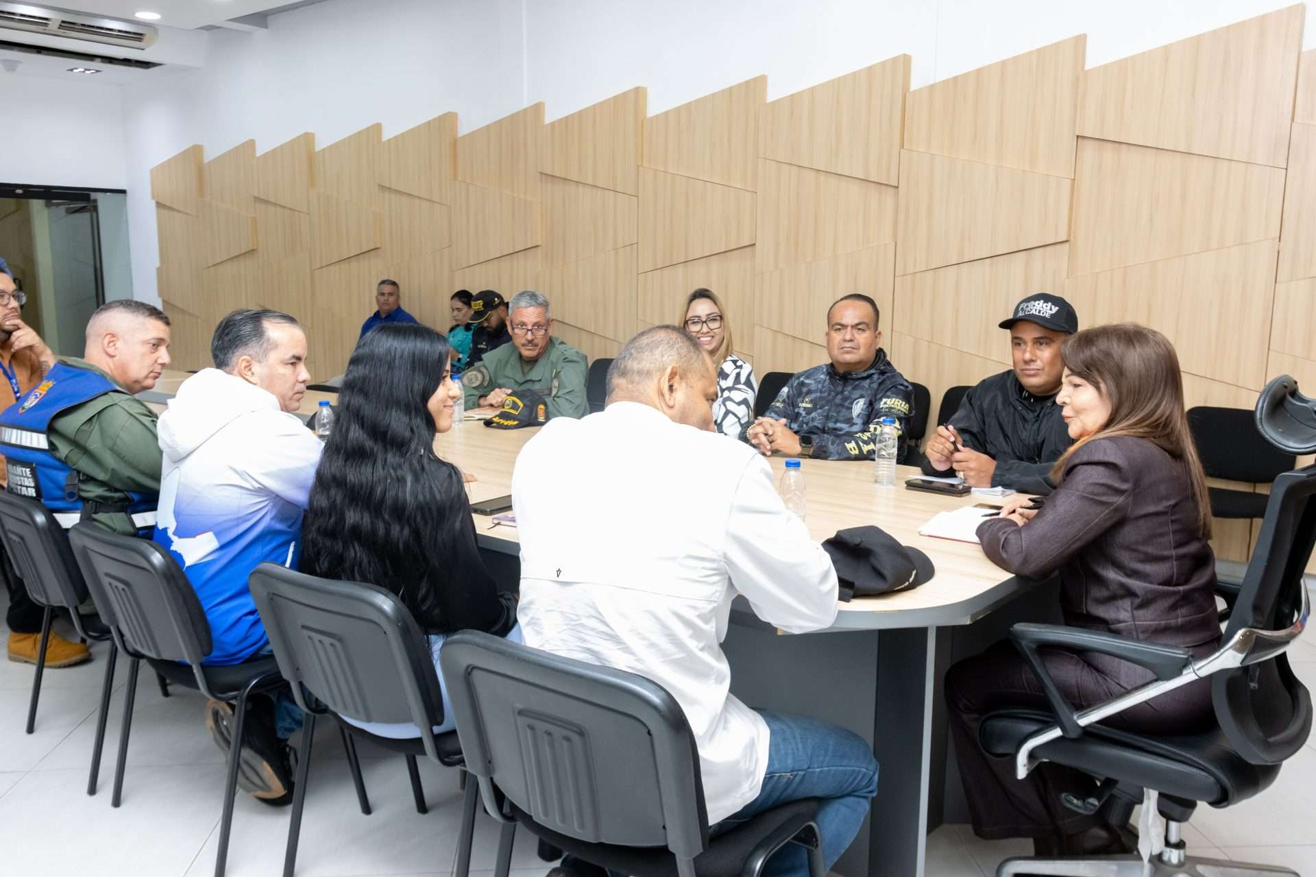 Articulan estrategia de abastecimiento y seguridad para la isla de Coche