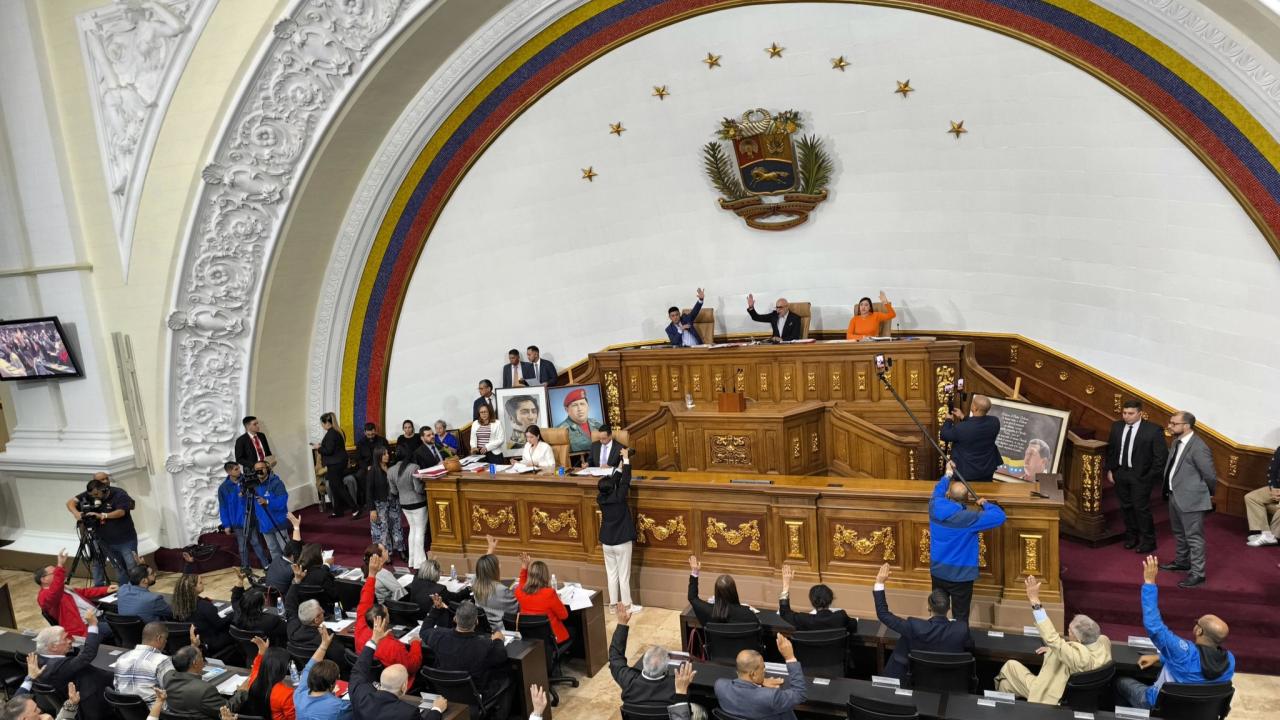 Asamblea Nacional prepara cambios en la Ley del Trabajo ante presión por salarios