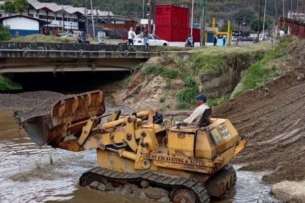 Atienden 11 incidencias en Los Teques en tiempo récord