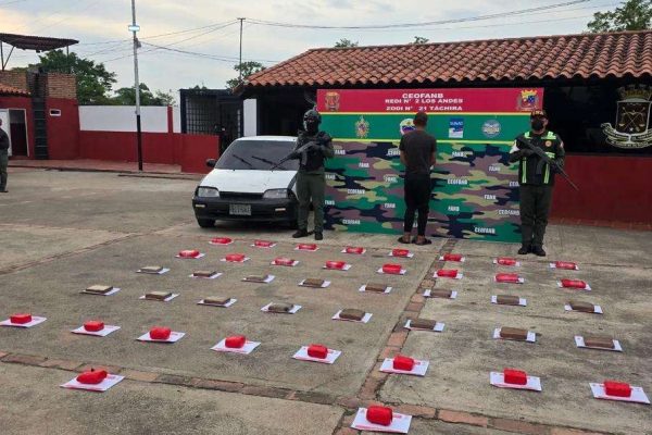 Atrapado con 40 panelas de droga que transportaba desde Colombia