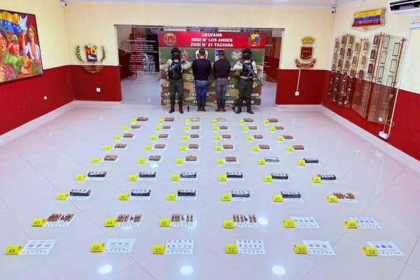 Atrapados con 30 kilos de drogas