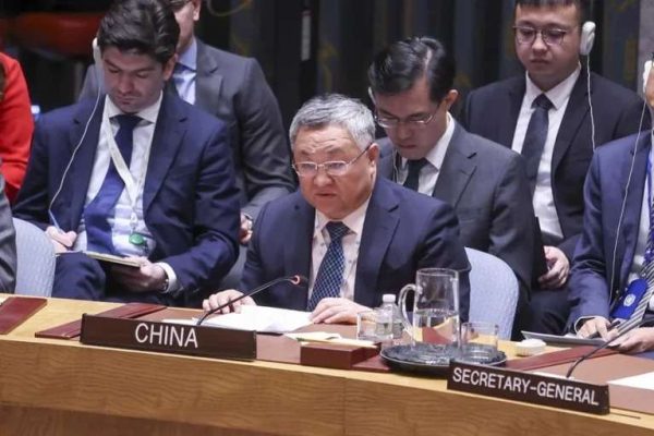 China exige reapertura del estrecho de Ormuz y cese de sanciones a Irán