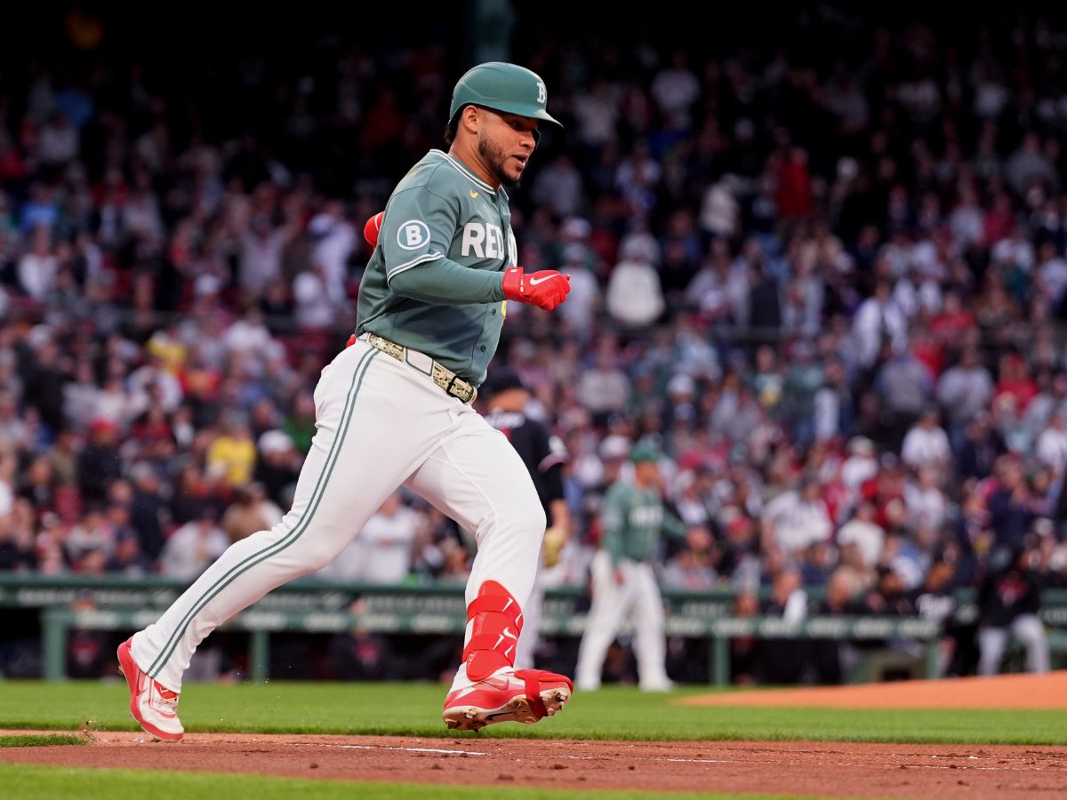 Contreras llega a mil hits y Abreu brilla en derrota de Boston