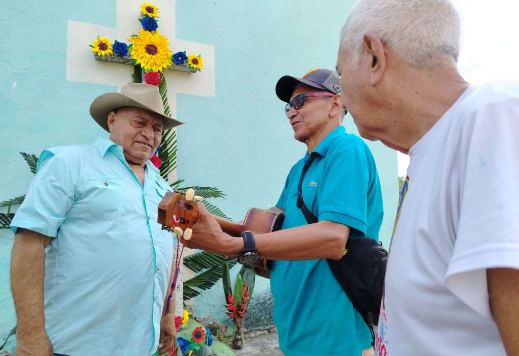 Cultores del Tuy rinden tributo a la Cruz de Mayo