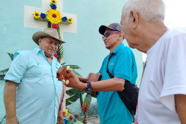 Cultores del Tuy rinden tributo a la Cruz de Mayo