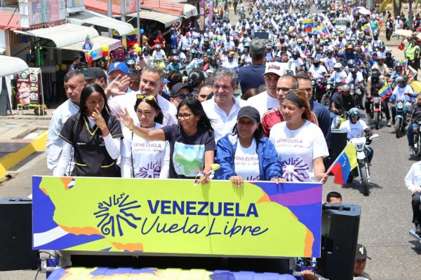 Delcy convoca a migrantes a regresar a Venezuela