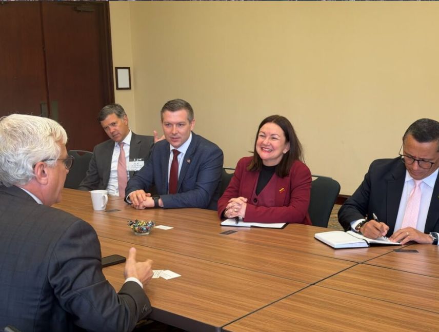 Delegación venezolana asiste a cumbre de exploración petrolera en Texas