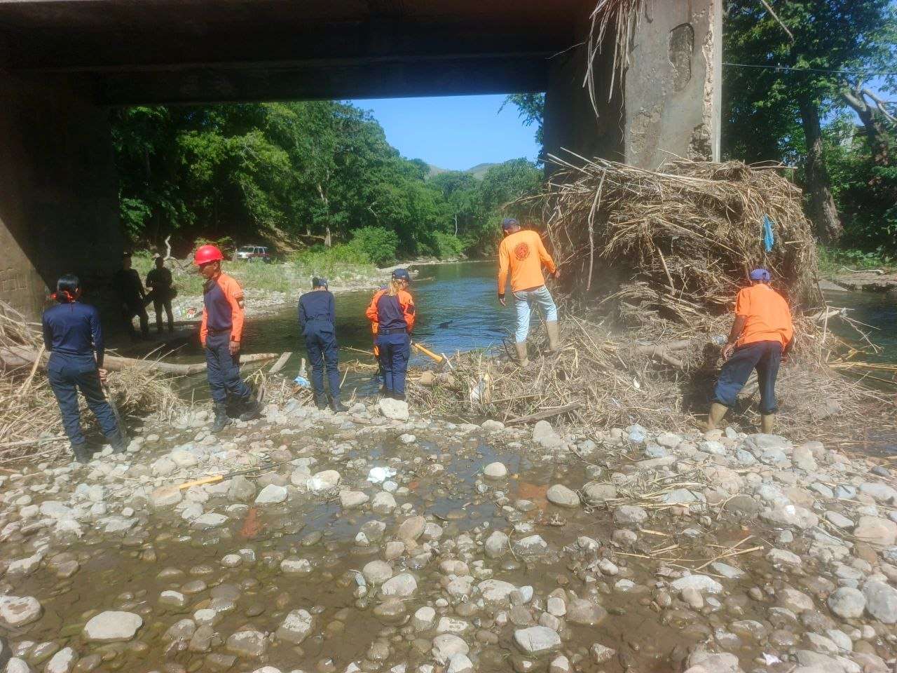 Desplegaron jornadas en canales y quebradas de Sucre