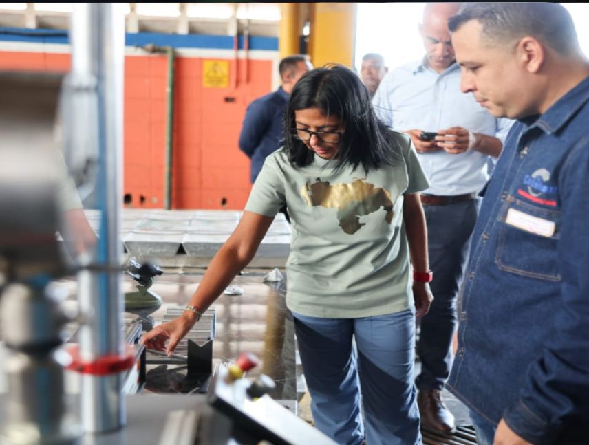 Ejecutivo evalúa planes de producción con sectores público y privado