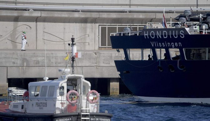 El MV Hondius abandona el puerto de Granadilla y termina "con éxito" el dispositivo