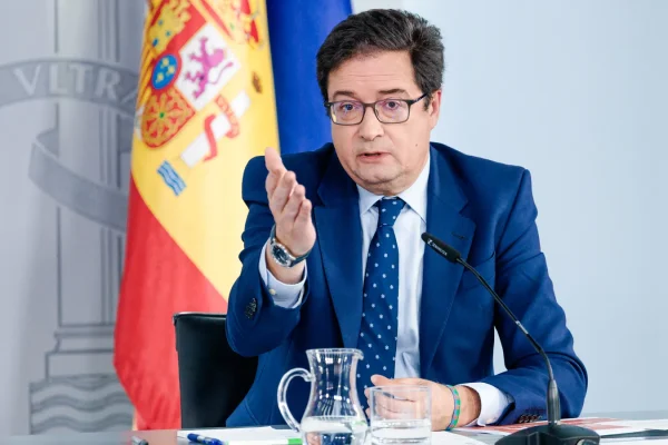 España impone millonarias multas por uso de deppfakes con Inteligencia Artificial