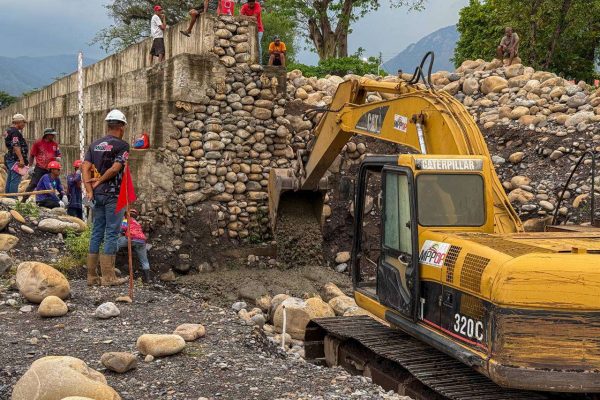 Han canalizado 230 metros lineales del río Manzanares en Cumanacoa