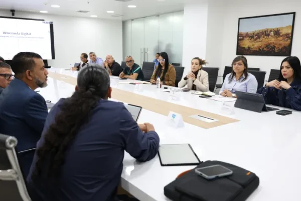 Impulsan simplificación de trámites con mesas de trabajo interinstitucionales