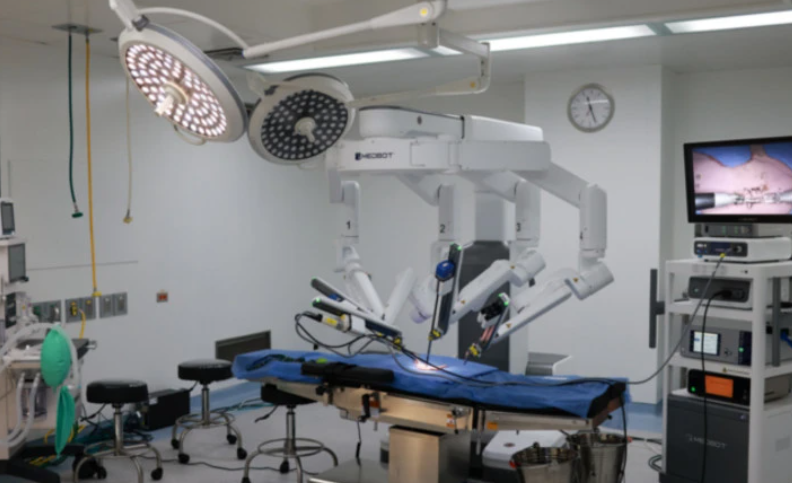 Inauguran servicios de Cirugía Robótica y de Cirugía Plástica Reconstructiva en el HUC