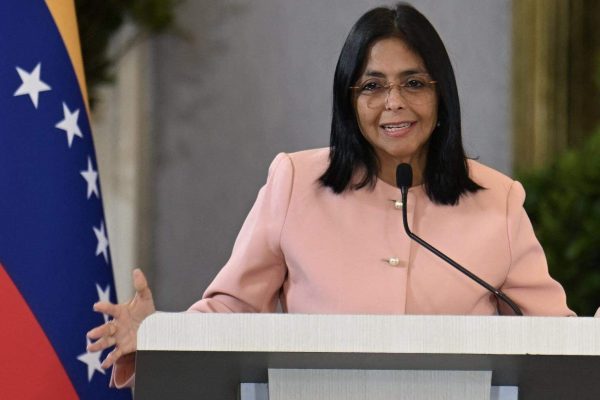 Lo que propone Delcy Rodríguez para 'incrementar el empleo e ingresos de divisas'
