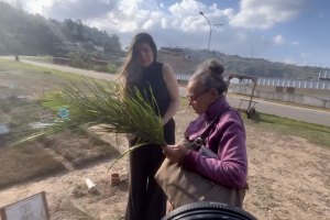 Madre de Víctor Hugo Quero visitó su tumba tras la confirmación de su muerte en El Rodeo