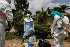 OMS declara emergencia internacional por brote de ébola en la RDC y Uganda