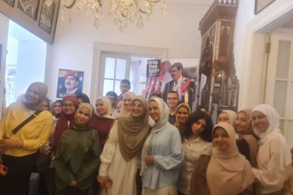 Piden la liberación del presidente Maduro y su esposa en Egipto
